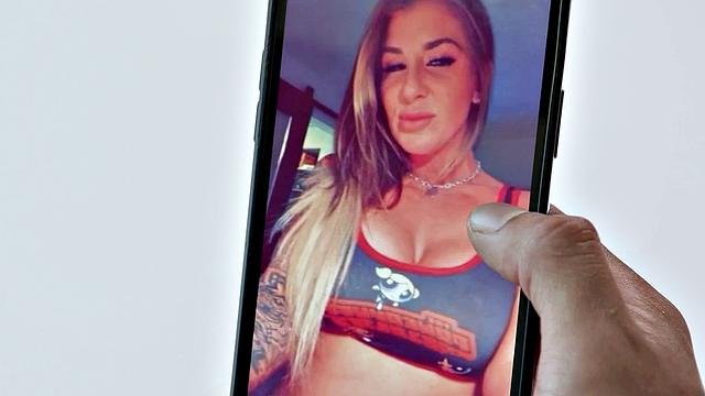 зрелая с большими сиськами получает двойное проникновение и анал с кремпай от двух черных