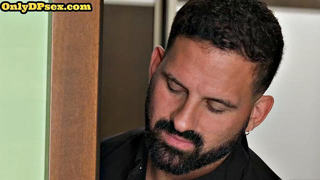 Nasty blonde gets doublepenetrated