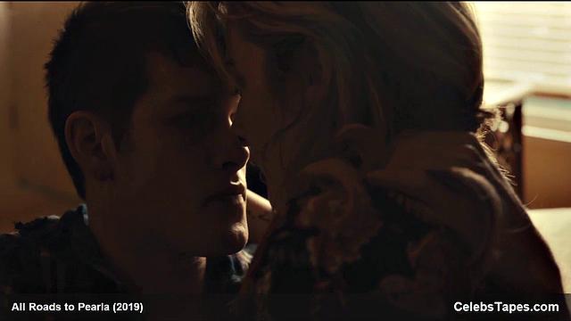 Блондинка Аддисон Тимлин разносит комнату страстным поцелуем