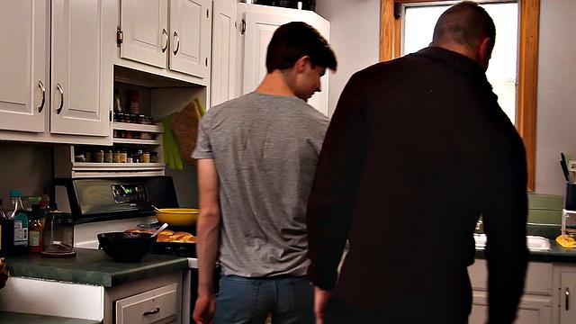Мистер Байерс и его парень, глава 2: благодарен своему парню