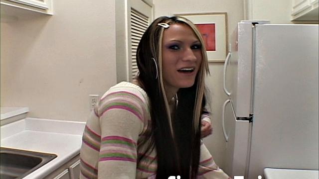 Simpson Twin with small tits Fingering