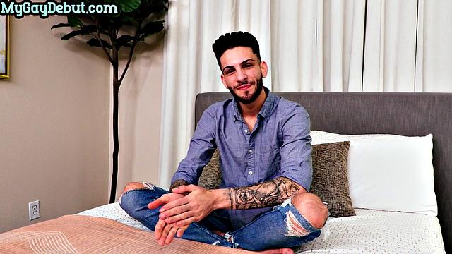 Ripped bearded jock solo