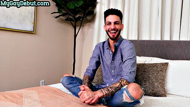 Ripped bearded jock solo