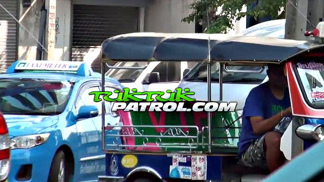 ханна ли подцепила двоих туристов - теперь отдых удался