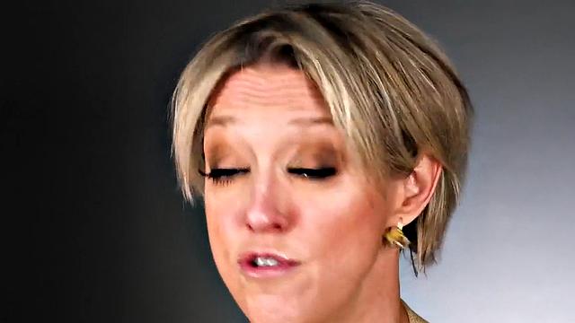 Fuqtube: Daphne Rosen caressing her cunt