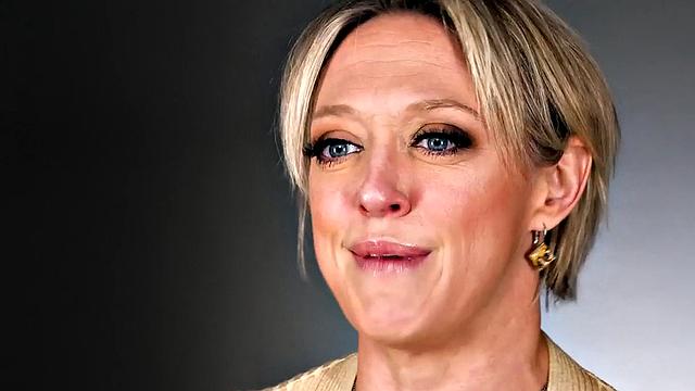 Fuqtube: Daphne Rosen caressing her cunt