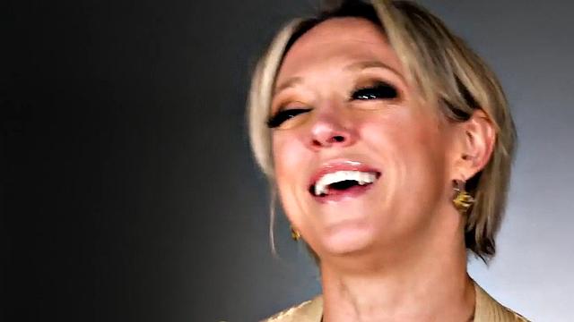 Fuqtube: Daphne Rosen caressing her cunt