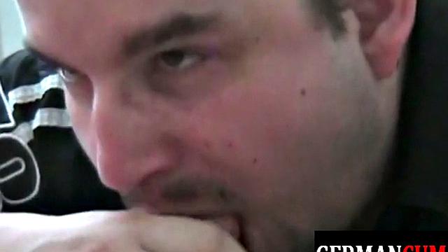 German bear gets jizzed on face after sucking in threeway