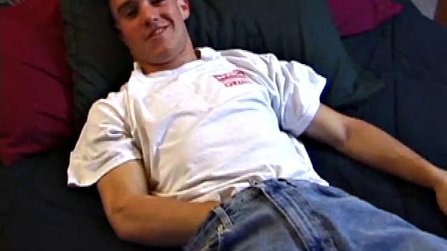 Кенни с лысиной подкалывает и дрочит свой мощный хер