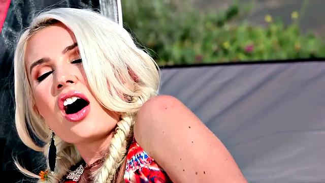 Blonde bombshell in the desert gets off with her thong & boots on!