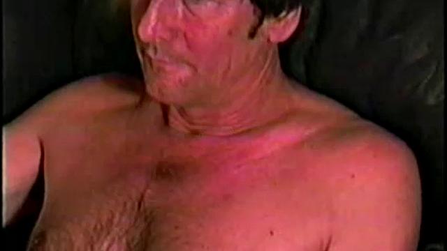 ronnie strips down and gets his cock sucked by another working man