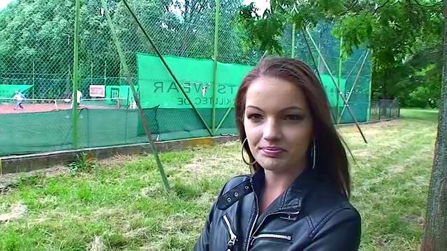 Teen shows hot ass upskirt