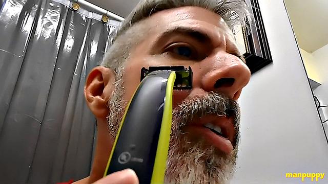 Teaching You How to Shave - DADDY GIANT 8 - Richard Lennox
