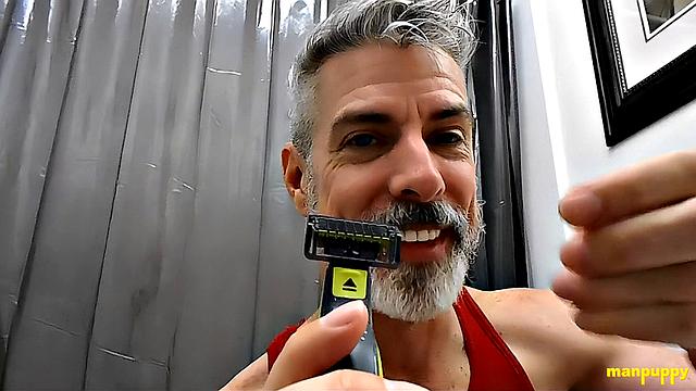 Teaching You How to Shave - DADDY GIANT 8 - Richard Lennox