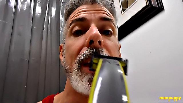 Teaching You How to Shave - DADDY GIANT 8 - Richard Lennox