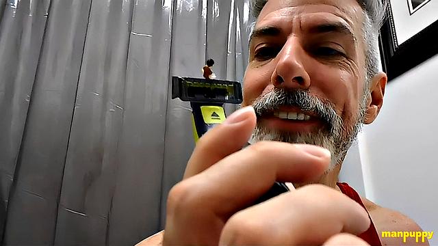 Teaching You How to Shave - DADDY GIANT 8 - Richard Lennox