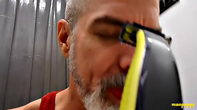 Teaching You How to Shave - DADDY GIANT 8 - Richard Lennox