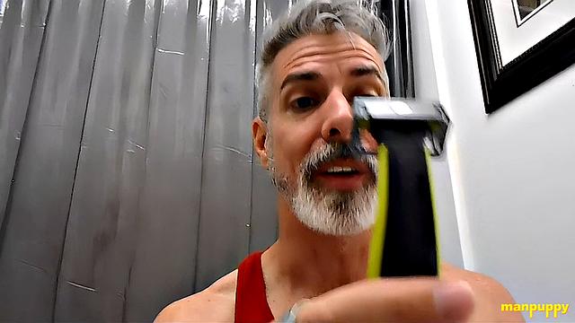 Teaching You How to Shave - DADDY GIANT 8 - Richard Lennox