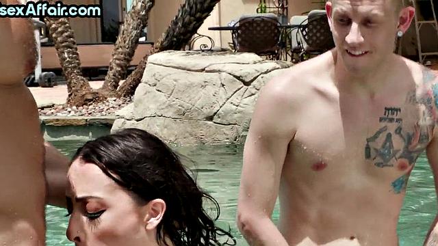 Outdoor Bisexual Threeway