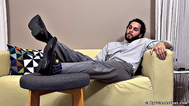 Spy On Nathaniel's Feet - Nathaniel