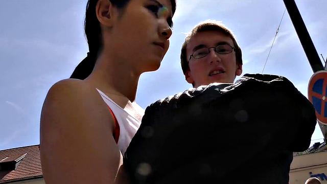 стройная брюнетка жестко трахается за деньги, пока парень кукует в стороне