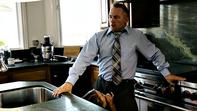 Discreet beauty blowing bf in kitchen before oral sex