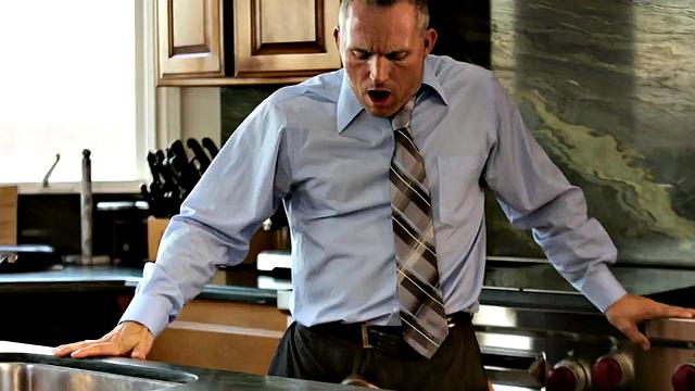 Discreet beauty blowing bf in kitchen before oral sex