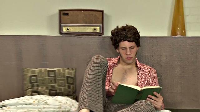 Trans babe jerking until cumming while with stepdad