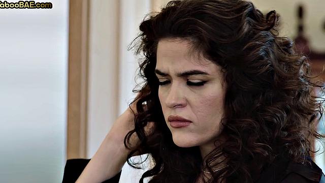 Secretary deepthroating lovers dick