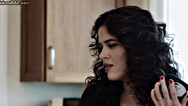 Secretary deepthroating lovers dick