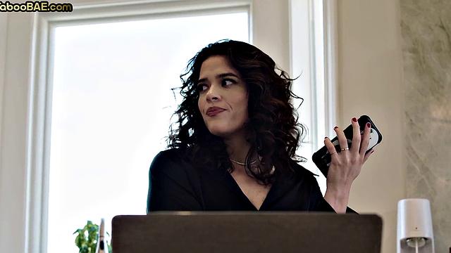 Secretary deepthroating lovers dick