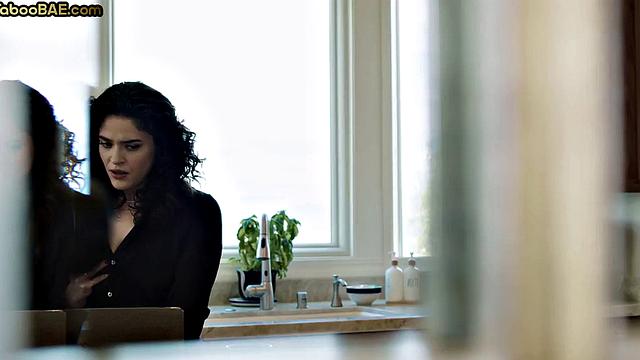 Secretary deepthroating lovers dick