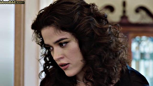 Секретарша устроила начальнику глубокий минет и скачет сверху