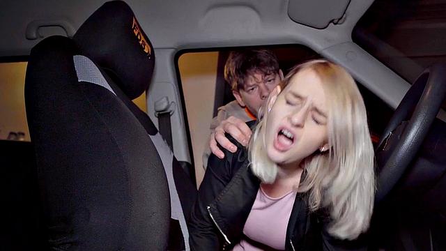 Driving babe in stockings gets pussybanged after class