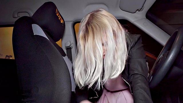 Driving babe in stockings gets pussybanged after class