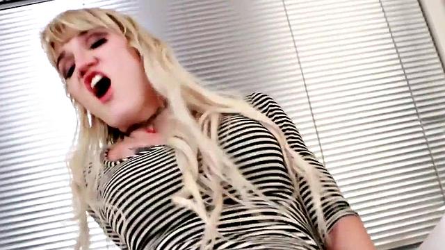 Deepthroating sub babe with tattoos gets barebacked