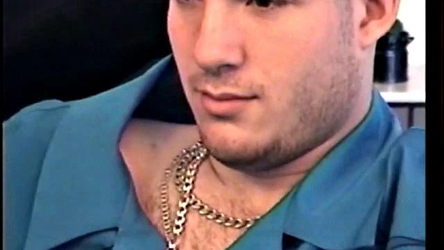 гетеро якобы в шоке от минета, но кончает как чемпион