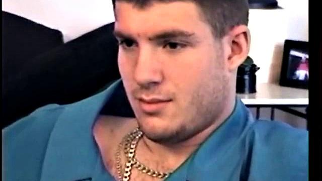 гетеро якобы в шоке от минета, но кончает как чемпион