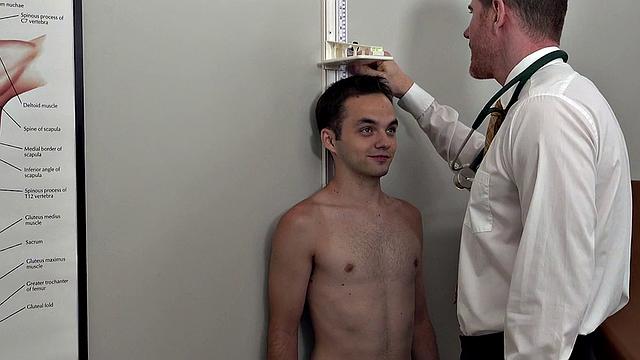 Pocket twunk assfuck by doctor