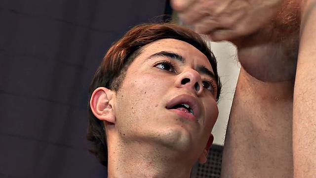 Real jock rides his DILF lover