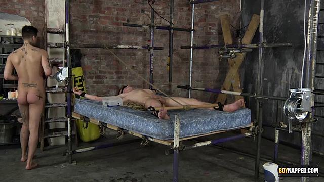 Using Tyler Makes Mickey Blow! - Tyler Underwood &amp;amp; Mickey Taylor