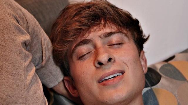 Muscled bottom drilled by top twink after seance