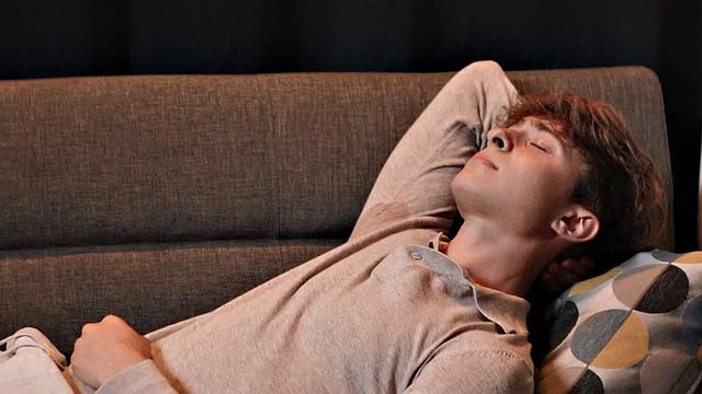 Muscled bottom drilled by top twink after seance