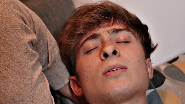 Muscled bottom drilled by top twink after seance