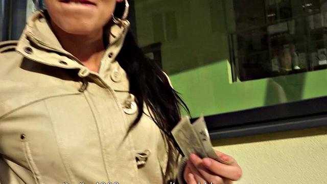 Brunette amateur gets outdoors and gives a hot blowjob