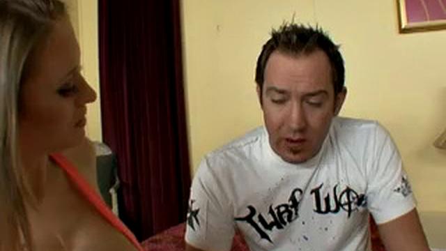 милфы сбежали от мужей на уикенд и устроили групповуху с молодыми жеребцами