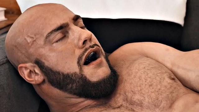 Amateur muscled jock barebacked by BF till cumshot