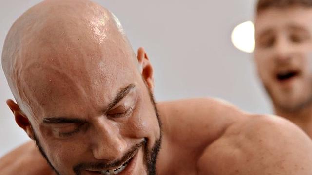 Amateur muscled jock barebacked by BF till cumshot