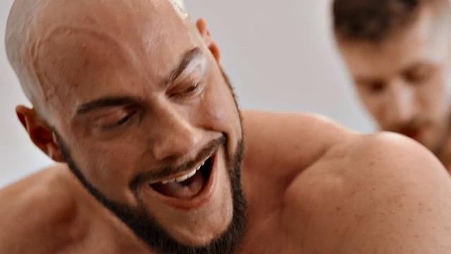 Amateur muscled jock barebacked by BF till cumshot