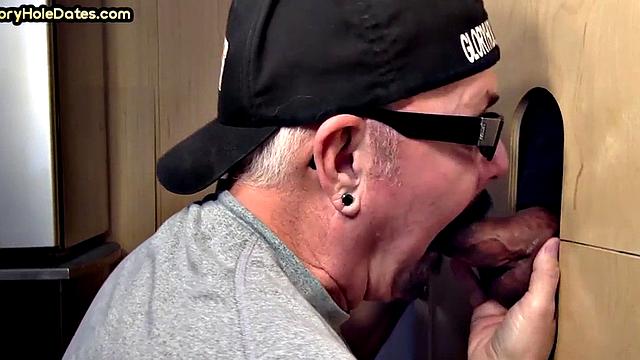 Gloryhole amateur enjoys sucking dick till cum in mouth